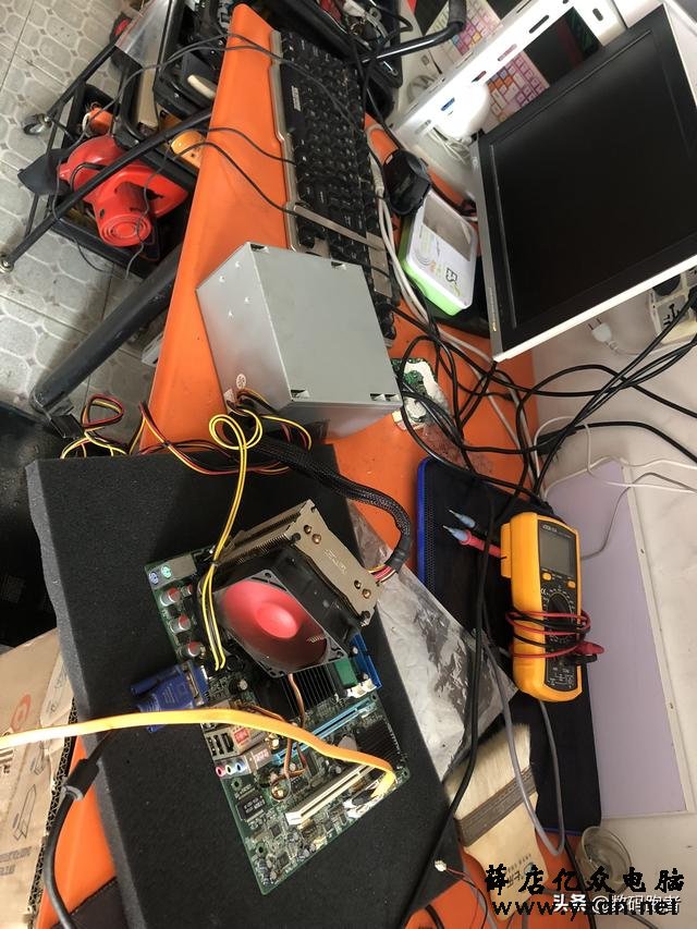不要忽视这个小问题,它完全能导致电脑主机无反应与显示器黑屏!