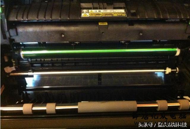 东芝2006中型复印机（载体、粉盒）安装