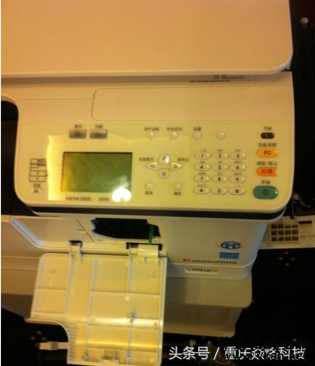 东芝2006中型复印机（载体、粉盒）安装
