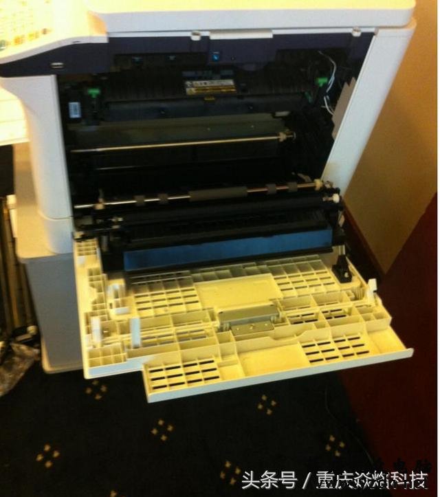 东芝2006中型复印机（载体、粉盒）安装