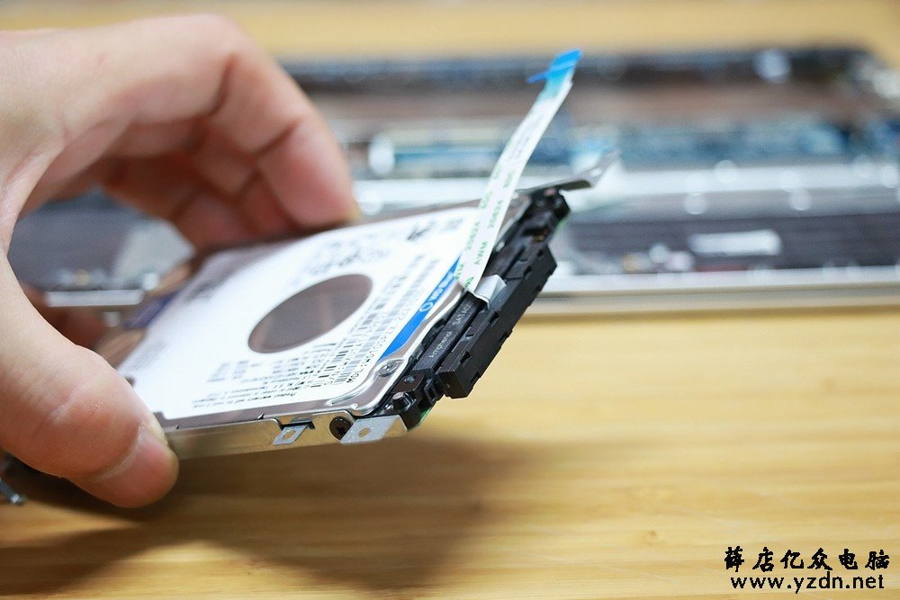 做工不错 华为MateBook D笔记本拆机解析