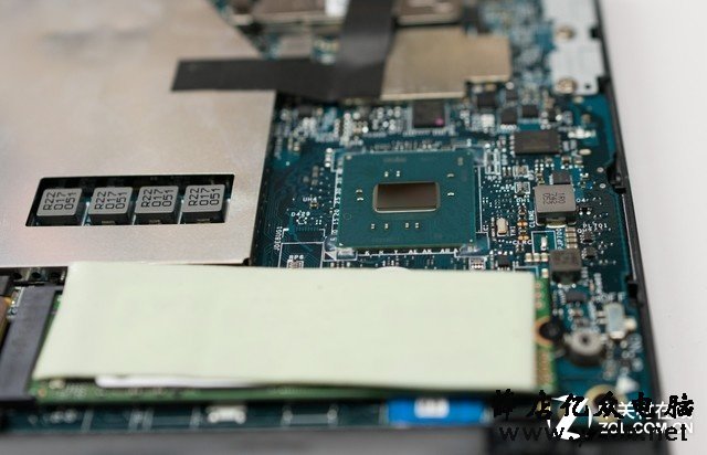 怎么能轻薄兼具高性能 戴尔XPS 15 9575笔记本拆机