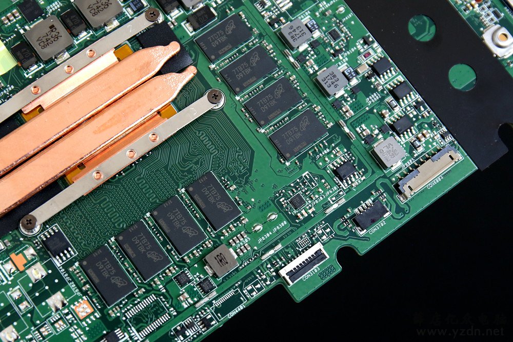 Ryzen APU长啥样?AMD版宏碁蜂鸟Swift 3笔记本拆机解析