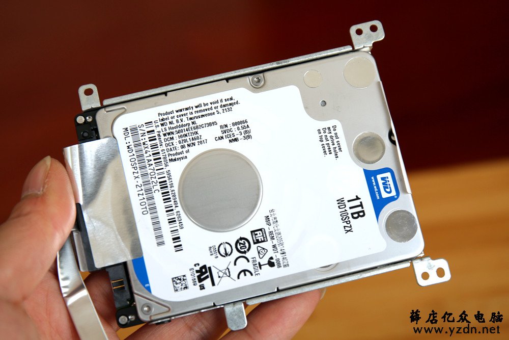 Ryzen APU长啥样?AMD版宏碁蜂鸟Swift 3笔记本拆机解析