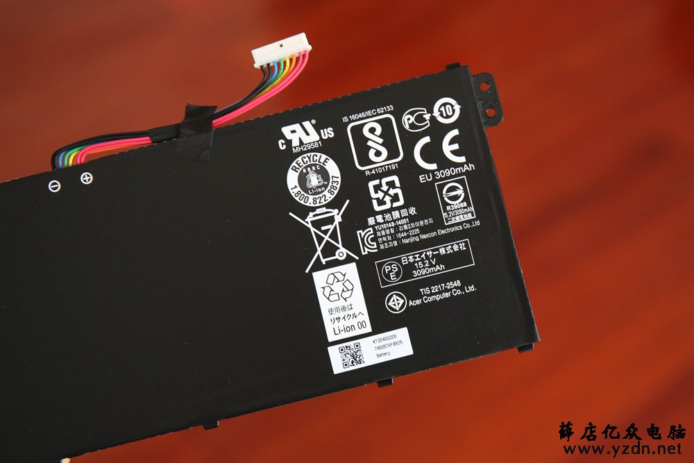 Ryzen APU长啥样?AMD版宏碁蜂鸟Swift 3笔记本拆机解析