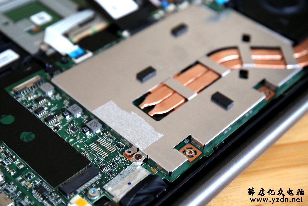 Ryzen APU长啥样?AMD版宏碁蜂鸟Swift 3笔记本拆机解析