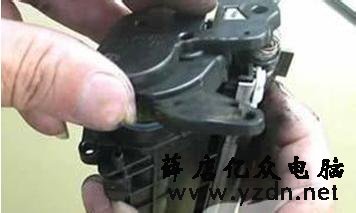 惠普(HP)1020打印机硒鼓加粉拆解方法