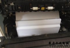 东芝彩色复印机没有定期清理废粉盒引起的打印机卡纸
