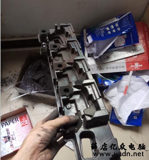 复印机卡纸，原因是自己平时保养不到位